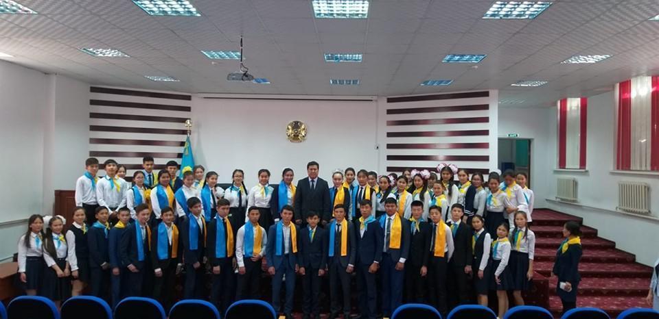 Мамыр айының 22-күні мектепішілік «Адал Ұрпақ» клубының 20 мүшесі Ақсу аудандық әкімшілігінің кіші залына аудан әкімі Базарханов Есім Сейілханұлымен к