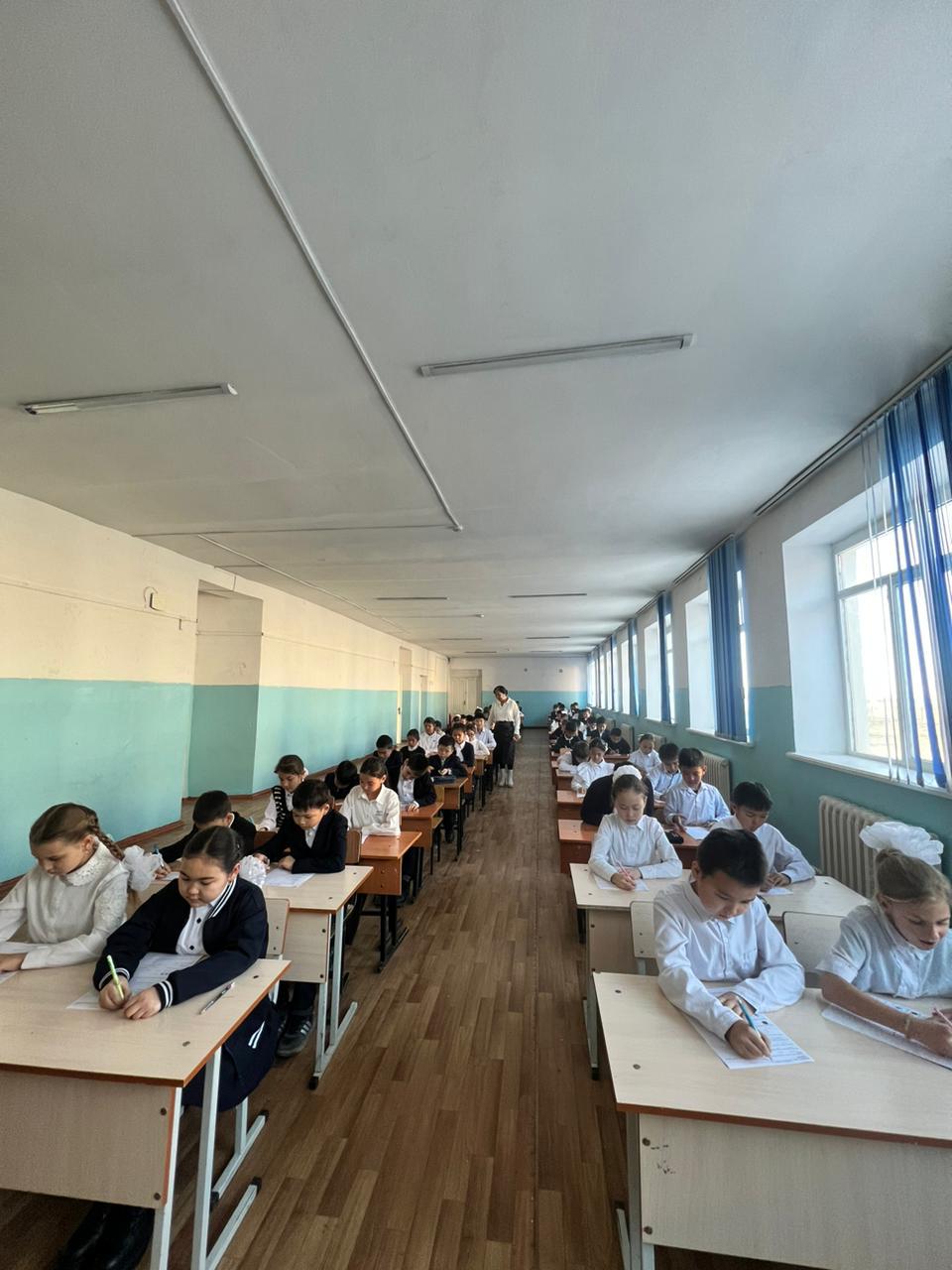 27.11.2024  жылы мектебімізде жоспарға сай  мектеп әкімшілігі тарапынан білім алушыларының білім жетістіктерін мониторингілеу жұмысын күшейту  мақсатында   4 – сынып оқушыларынан мектепішілік сынақ алынып тексерілді.